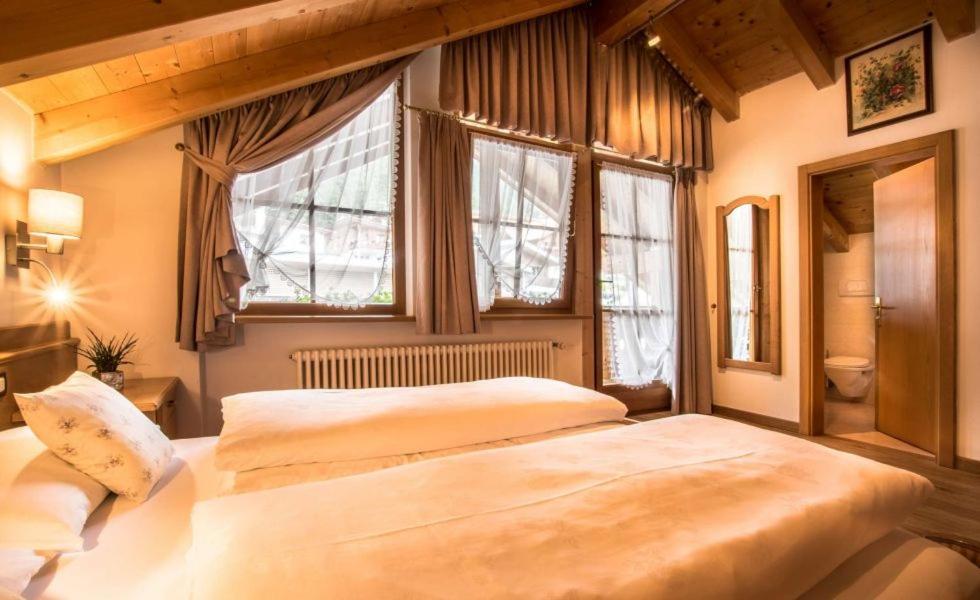 Hotel Ciasa Montanara à La Villa  Extérieur photo